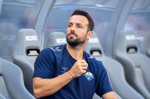 Fussball, Herren, Saison 2025 2026, 2. Bundesliga (6. Spieltag), Hertha BSC - SC Paderborn, Trainer Ralf Kettemann (Paderborn) auf der Bank, 20.09. 2025,