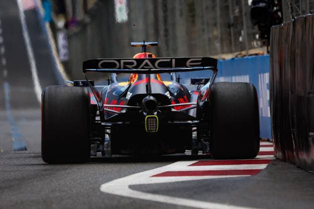 F1 - AZERBAIJAN GRAND PRIX 2025 01 VERSTAPPEN Max (nld), Red Bull Racing RB21, action during the 2025 Formula 1 Qatar Airways Azerbaijan Grand Prix, 17th round of the 2025 FIA Formula One World Championship, WM, Weltmeisterschaft from September 19 to 21, 2025 on the Baku City Circuit, in Baku, Azerbaijan - BakuAzerbaijan  Copyright: xFLORENTxGOODENx