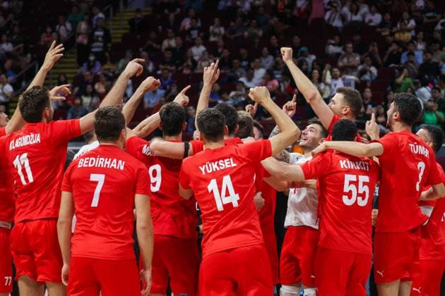 Turkiye v The Netherlands - Men s Volleyball World Championship, WM, Weltmeisterschaft 2025 METRO MANILA, PHILIPPINES - SEPTEMBER 20: Players of Turkiye celebrate after defeating The Netherlands, during the round of 16 match between Turkiye and the Netherlands, in the FIVBVolleyball Men s World Championship, at the Mall of Asia Arena, in Pasay City, Metro Manila, Philippines, on September 20, 2025. Daniel Ceng Anadolu Manila Philippines. Editorial use only. Please get in touch for any other usage. Copyright: x2025xAnadoluxDanielxCengx