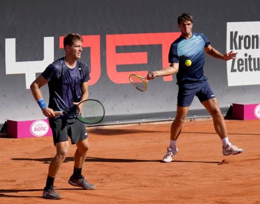 TENNIS - ATP, Tennis Herren Layjet Open BAD WALTERSDORF,AUSTRIA,20.SEP.25 - TENNIS - ATP Challenger Tour, Layjet Open. Image shows Jiri Barnat and Filip Duda (CZE).  GEPAxpictures xMichaelxRiedler