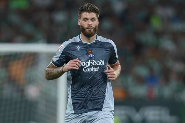 ESP: Real Betis - Real Sociedad. La Liga EA Sports. Date 5 Duje Caleta-Car of Real Sociedad during the La Liga EA Sports match between Real Betis and Real Sociedad played at La Cartuja Stadium on September 19, 2025 in Sevilla, Spain. kpng Copyright: xAntonioxPozox xPRESSINx AP_250919_BET_RSO_2526_197