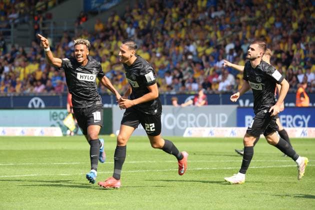 20.09.2025, xpfrx, Fussball 2.Bundesliga, Eintracht Braunschweig - SV Elversberg v.l. Torjubel nach dem Tor zum celebrating the goal celebrate 0:1 durch Younes Ebnoutalib (SV Elversberg) (DFL DFB REGULATIONS PROHIBIT ANY USE OF PHOTOGRAPHS as IMAGE SEQUENCES and or QUASI-VIDEO) Braunschweig