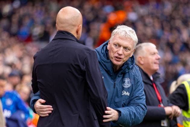 Football - FA Premier League - Liverpool FC v Everton FC LIVERPOOL, ENGLAND - Saturday, September 20, 2025: Liverpool s head coach Arne Slot and manager David Moyes greet before the FA Premier League match between Liverpool FC and Everton FC at Anfield. The 247th Merseyside Derby. (Photo by David Rawcliffe Propaganda) LIVERPOOL Anfield MERSEYSIDE ENGLAND  Copyright: xDavidxRawcliffex P2025-09-20-Liverpool_Everton-11