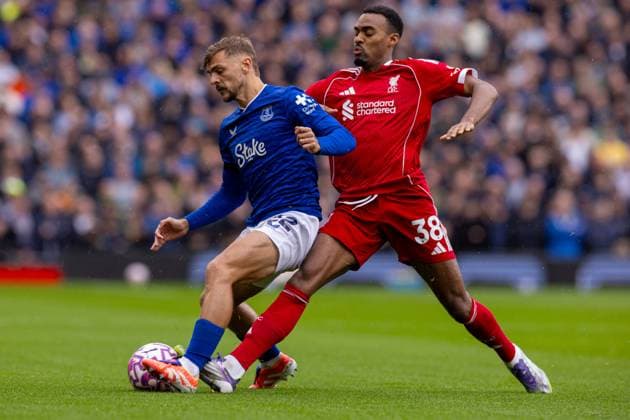 Football - FA Premier League - Liverpool FC v Everton FC LIVERPOOL, ENGLAND - Saturday, September 20, 2025: Liverpool s Ryan Gravenberch is challenged by Everton s Kiernan Dewsbury-Hall during the FA Premier League match between Liverpool FC and Everton FC at Anfield. The 247th Merseyside Derby. (Photo by David Rawcliffe Propaganda) LIVERPOOL Anfield MERSEYSIDE ENGLAND  Copyright: xDavidxRawcliffex P2025-09-20-Liverpool_Everton-30
