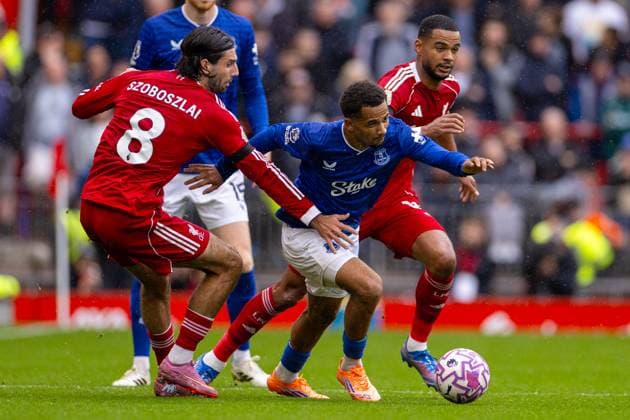 Football - FA Premier League - Liverpool FC v Everton FC LIVERPOOL, ENGLAND - Saturday, September 20, 2025: Liverpool teammates Dominik Szoboszlai (L) and Cody Gakpo (R) challenge Everton s Iliman Ndiaye during the FA Premier League match between Liverpool FC and Everton FC at Anfield. The 247th Merseyside Derby. (Photo by David Rawcliffe Propaganda) LIVERPOOL Anfield MERSEYSIDE ENGLAND  Copyright: xDavidxRawcliffex P2025-09-20-Liverpool_Everton-33
