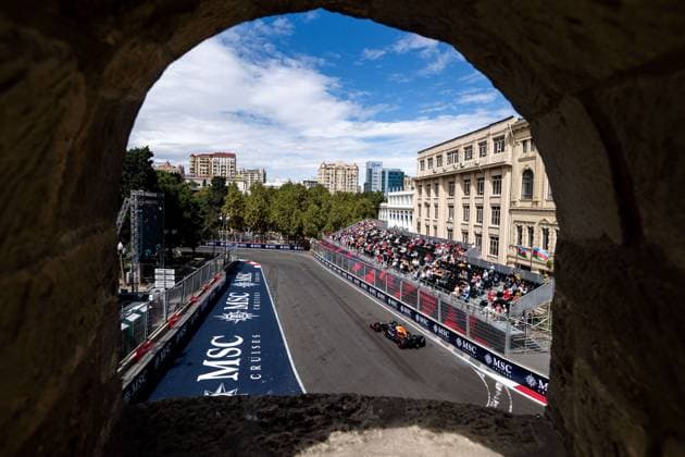 F1 - AZERBAIJAN GRAND PRIX 2025 01 VERSTAPPEN Max (nld), Red Bull Racing RB21, action during the 2025 Formula 1 Qatar Airways Azerbaijan Grand Prix, 17th round of the 2025 FIA Formula One World Championship, WM, Weltmeisterschaft from September 19 to 21, 2025 on the Baku City Circuit, in Baku, Azerbaijan - BakuAzerbaijan  Copyright: xALBERTOxVIMERCATIx