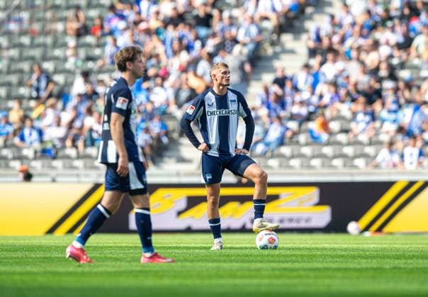 Fussball, Herren, Saison 2025 2026, 2. Bundesliga (6. Spieltag), Hertha BSC - SC Paderborn, v.l. Leon Jensen (Hertha BSC), Michael Cuisance (Hertha BSC), Enttäuschung nach Gegentor zum 0:1, 20.09. 2025,