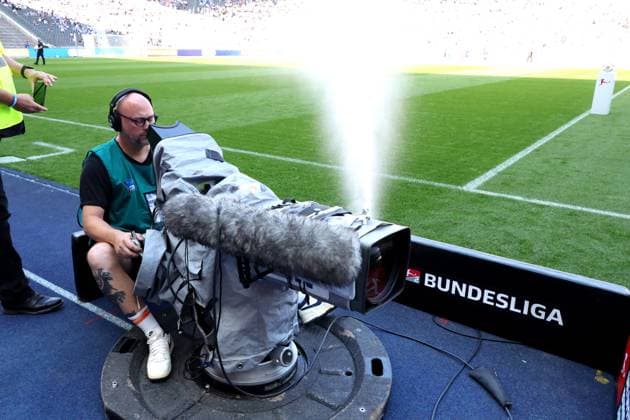 DEU, DFL, 2. FBL, Hertha BSC vs. Paderborn, 20.09.2025, Berliner Olympiastadion, Berlin, DEU, DFL, 2. FBL, Hertha BSC vs. Paderborn, im Bild Sky-Kamera Rasensprenger DFL - regulations prohibit any use of Photographs as image sequences and or quasi-video