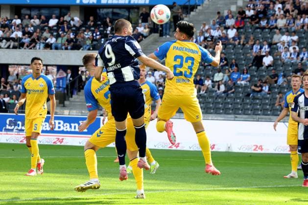 DEU, DFL, 2. FBL, Hertha BSC vs. Paderborn, 20.09.2025, Berliner Olympiastadion, Berlin, DEU, DFL, 2. FBL, Hertha BSC vs. Paderborn, im Bild Dawid Kownacki (Hertha BSC Berlin 9), Maximillian Thalhammer (SC Paderborn 23), Tjark Scheller (SC Paderborn 25) DFL - regulations prohibit any use of Photographs as image sequences and or quasi-video