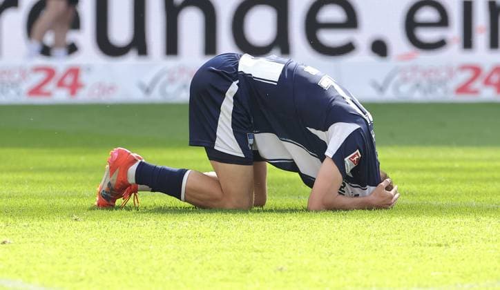 Marten Winkler enttäuscht nach vergebener Torchance Enttäuschung Fußball Fussball DFL 2.Bundesliga Herren 6.Spieltag Saison 2025 2026 20.09.2025 Hertha BSC Berlin vs. SC Paderborn SCP DFL regulations prohibit any use of photographs as image sequences and or quasi-video