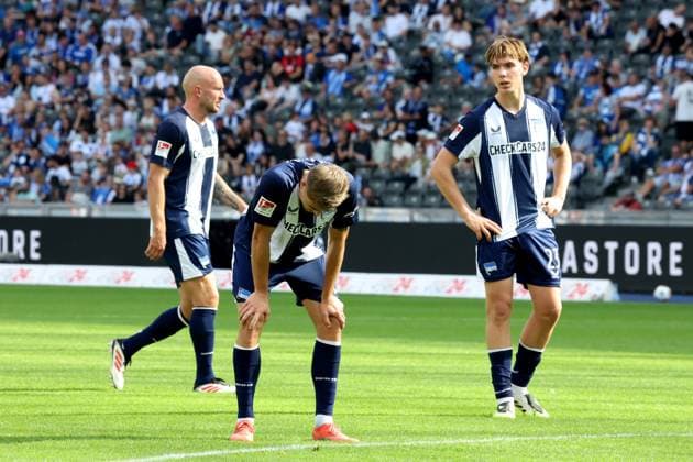 DEU, DFL, 2. FBL, Hertha BSC vs. Paderborn, 20.09.2025, Berliner Olympiastadion, Berlin, DEU, DFL, 2. FBL, Hertha BSC vs. Paderborn, im Bild Toni Leistner (Hertha BSC Berlin 37), Marten Winkler (Hertha BSC Berlin 22), Kennet Eichhorn (Hertha BSC Berlin 23) DFL - regulations prohibit any use of Photographs as image sequences and or quasi-video