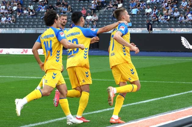 DEU, DFL, 2. FBL, Hertha BSC vs. Paderborn, 20.09.2025, Berliner Olympiastadion, Berlin, DEU, DFL, 2. FBL, Hertha BSC vs. Paderborn, im Bild 11m zum 0:2 durch Filip Bilbija (SC Paderborn 7), Paderborner-Spieler DFL - regulations prohibit any use of Photographs as image sequences and or quasi-video