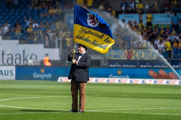 Deutschland: Fussball 2. Bundesliga, 6. Spieltag 2025 2026, Eintracht Braunschweig-SV Elversberg am 20.09.2025 in Braunschweig (Eintracht-Stadion): Mutterstadt de deutschen Fussballs