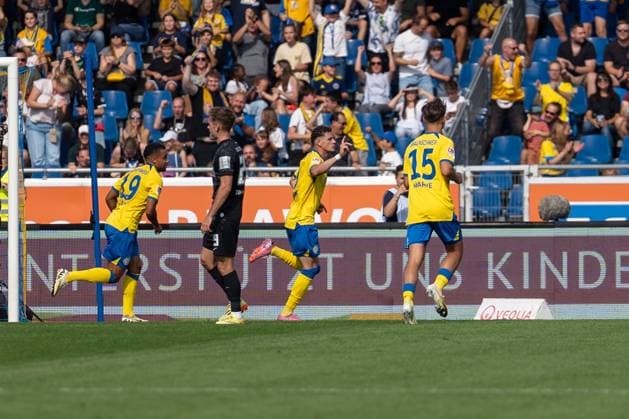 Deutschland: Fussball 2. Bundesliga, 6. Spieltag 2025 2026, Eintracht Braunschweig-SV Elversberg am 20.09.2025 in Braunschweig (Eintracht-Stadion): Torjubel 1:1 Erencan Yardimci (Eintracht Braunschweig 9)