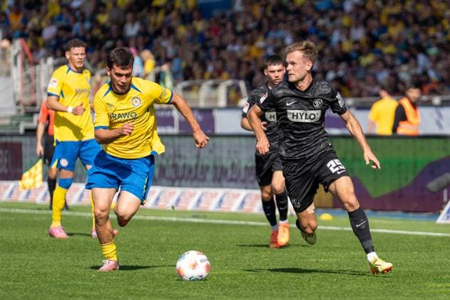 Deutschland: Fussball 2. Bundesliga, 6. Spieltag 2025 2026, Eintracht Braunschweig-SV Elversberg am 20.09.2025 in Braunschweig (Eintracht-Stadion): Tom Zimmerschied (SV Elversberg 29)