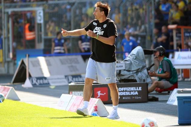 20.09.2025, xpfrx, Fussball 2.Bundesliga, Eintracht Braunschweig - SV Elversberg v.l. Trainer Vincent Wagner (SV Elversberg) (DFL DFB REGULATIONS PROHIBIT ANY USE OF PHOTOGRAPHS as IMAGE SEQUENCES and or QUASI-VIDEO) Braunschweig