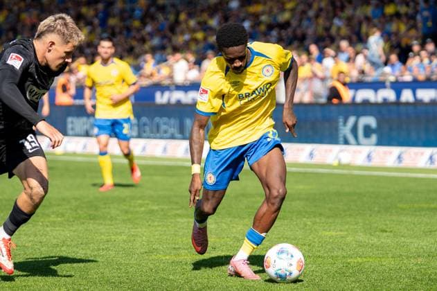 Deutschland: Fussball 2. Bundesliga, 6. Spieltag 2025 2026, Eintracht Braunschweig-SV Elversberg am 20.09.2025 in Braunschweig (Eintracht-Stadion): Christian Joe Conteh (Eintracht Braunschweig 32)