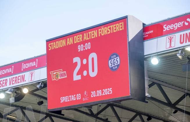 Fußball, Frauen, Saison 2025 2026, Google Pixel Frauen-Bundesliga (3. Spieltag), 1. FC Union Berlin - SGS Essen, Anzeigetafel mit 2:0-Endstand, 20.09. 2025, Copyright: xMatthiasxKochx