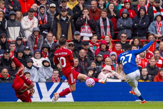 Football - FA Premier League - Liverpool FC v Everton FC LIVERPOOL, ENGLAND - Saturday, September 20, 2025: Everton s Idrissa Gueye scores his team s first goal as Alexis Mac Allister unsuccessfully attempts to block during the FA Premier League match between Liverpool FC and Everton FC at Anfield. The 247th Merseyside Derby. (Photo by David Rawcliffe Propaganda) LIVERPOOL Anfield MERSEYSIDE ENGLAND  Copyright: xDavidxRawcliffex P2025-09-20-Liverpool_Everton-49