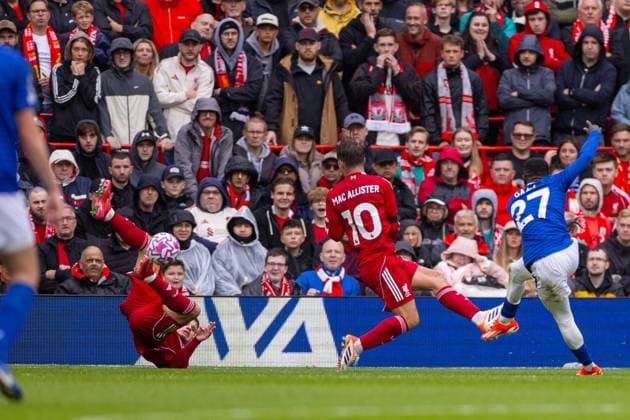 Football - FA Premier League - Liverpool FC v Everton FC LIVERPOOL, ENGLAND - Saturday, September 20, 2025: Everton s Idrissa Gueye scores his team s first goal during the FA Premier League match between Liverpool FC and Everton FC at Anfield. The 247th Merseyside Derby. (Photo by David Rawcliffe Propaganda) LIVERPOOL Anfield MERSEYSIDE ENGLAND  Copyright: xDavidxRawcliffex P2025-09-20-Liverpool_Everton-50
