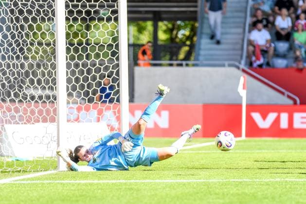 Jasmin Janning (1 Jena) in Aktion beim Google Pixel Frauen Bundesligaspiel FC Bayern München - FC Carl Zeiss Jena am 20.09.2025. München FC Bayern Campus Bayern Deutschland