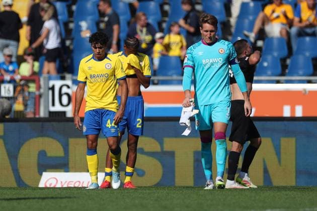 Braunschweig vs. Elversberg, 2. BL Braunschweig, 20.09.2025, FUßBALL - Eintracht Braunschweig vs. SV Elversberg, 2. BL, Saison 2025 26. Johan Gomez (Eintracht Braunschweig), Torwart Ron-Thorben Hoffmann (Eintracht Braunschweig), Braunschweig
