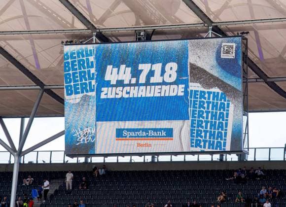 Fussball, Herren, Saison 2025 2026, 2. Bundesliga (6. Spieltag), Hertha BSC - SC Paderborn, Anzeigetafel mit Zuschauerzahl: 44718, 20.09. 2025,