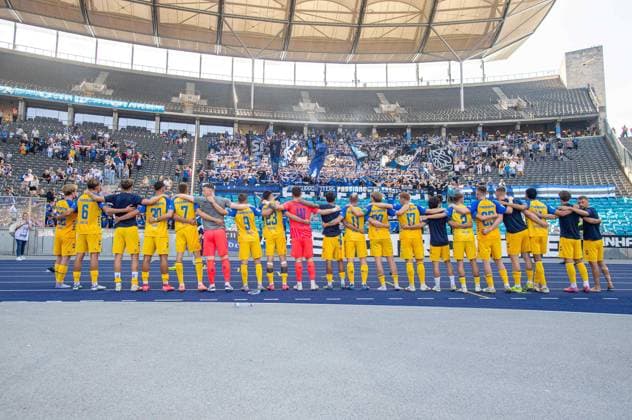 Fussball, Herren, Saison 2025 2026, 2. Bundesliga (6. Spieltag), Hertha BSC - SC Paderborn, Paderborner Jubel nach Abpfiff, 20.09. 2025,