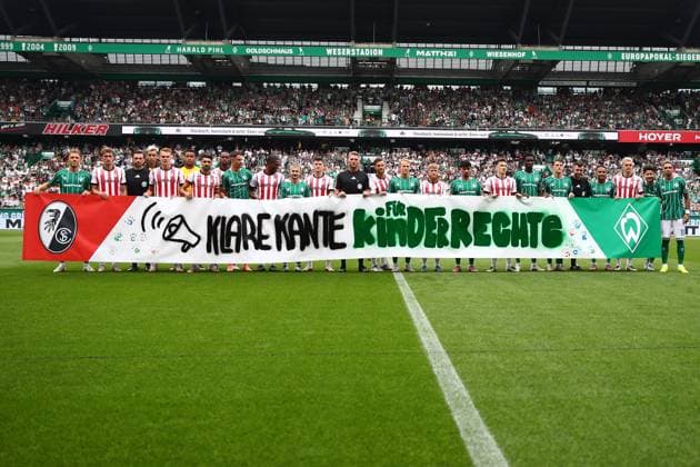 20.09.2025, xmohx, Fussball 1.Bundesliga, SV Werder Bremen - SC Freiburg v.l. Aktion für Kinderrechte (DFL DFB REGULATIONS PROHIBIT ANY USE OF PHOTOGRAPHS as IMAGE SEQUENCES and or QUASI-VIDEO) Bremen *** 20 09 2025, xmohx, Soccer 1 Bundesliga, SV Werder Bremen SC Freiburg v l Action for Childrens Rights DFL DFB REGULATIONS PROHIBIT ANY USE OF PHOTOGRAPHS as IMAGE SEQUENCES and or QUASI VIDEO Bremen