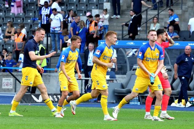 DEU, DFL, 2. FBL, Hertha BSC vs. Paderborn, 20.09.2025, Berliner Olympiastadion, Berlin, DEU, DFL, 2. FBL, Hertha BSC vs. Paderborn, im Bild Paderborner-Spieler DFL - regulations prohibit any use of Photographs as image sequences and or quasi-video