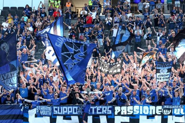 DEU, DFL, 2. FBL, Hertha BSC vs. Paderborn, 20.09.2025, Berliner Olympiastadion, Berlin, DEU, DFL, 2. FBL, Hertha BSC vs. Paderborn, im Bild Paderborner-Fans DFL - regulations prohibit any use of Photographs as image sequences and or quasi-video