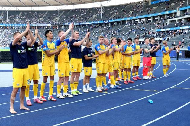 DEU, DFL, 2. FBL, Hertha BSC vs. Paderborn, 20.09.2025, Berliner Olympiastadion, Berlin, DEU, DFL, 2. FBL, Hertha BSC vs. Paderborn, im Bild Paderborner-Spieler DFL - regulations prohibit any use of Photographs as image sequences and or quasi-video