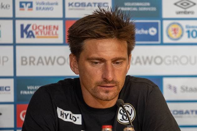 Deutschland: Fussball 2. Bundesliga, 6. Spieltag 2025 2026, Eintracht Braunschweig-SV Elversberg am 20.09.2025 in Braunschweig (Eintracht-Stadion): TRainer Vincent Wagner Sv Elversberg
