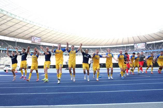DEU, DFL, 2. FBL, Hertha BSC vs. Paderborn, 20.09.2025, Berliner Olympiastadion, Berlin, DEU, DFL, 2. FBL, Hertha BSC vs. Paderborn, im Bild Paderborner-Spieler DFL - regulations prohibit any use of Photographs as image sequences and or quasi-video