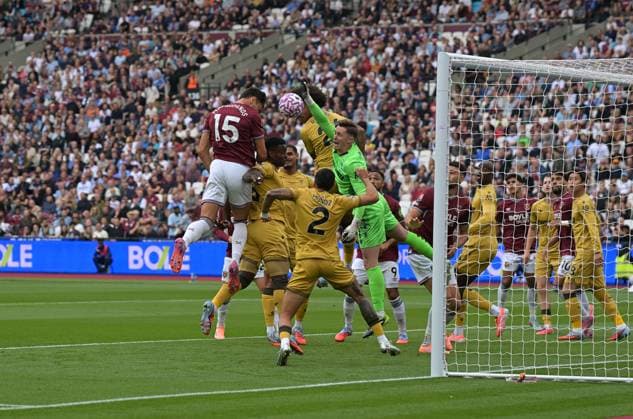 West Ham vs Crystal Palace Premier League Konstantinos Mavropanos of West Ham United goes close with a header during the West Ham vs Crystal Palace, Premier League match at the London Stadium Stratford. London The London Stadium UK Copyright: xMartinxDaltonx WestHam_vs_CrystalPalace_200925_MD_017