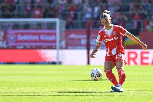 Katharina Naschenweng (19 FC Bayern) bei ihrem Comeback nach langer Verletzung beim Google Pixel Frauen Bundesligaspiel FC Bayern München - FC Carl Zeiss Jena am 20.09.2025. München FC Bayern Campus Bayern Deutschland