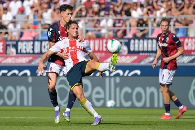 Genoa s Lorenzo Colombo portrait in action during Bologna FC vs Genoa CFC, Italian soccer Serie A match in Bologna, Italy, September 20 2025  Copyright: xAlessioxMarini IPAxSportx xipa-agency.netx xx IPA_65336527 IPA_Agency_IPA65336527