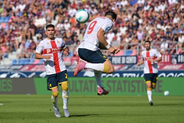 Header of Genoa s Vitinha Vitor during Bologna FC vs Genoa CFC, Italian soccer Serie A match in Bologna, Italy, September 20 2025  Copyright: xAlessioxMarini IPAxSportx xipa-agency.netx xx IPA_65336542 IPA_Agency_IPA65336542
