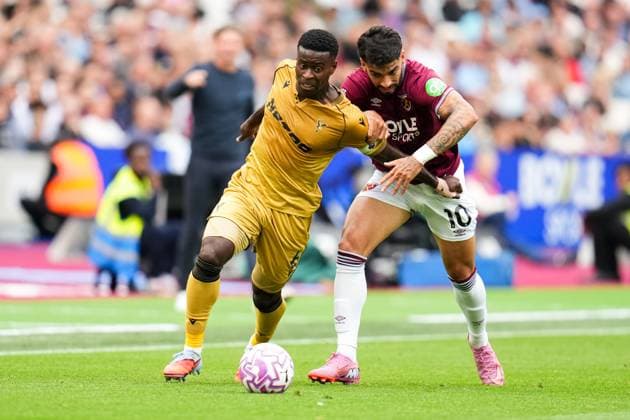 Premier League West Ham United v Crystal Palace Marc Guehi of Crystal Palace and Lucas Paqueta of West Ham United battle for the ball during the Premier League match West Ham United vs Crystal Palace at London Stadium, London, United Kingdom, 20th September 2025 (Photo by Harvey Murphy News Images) Copyright: xHarveyxMurphy NewsxImagesx