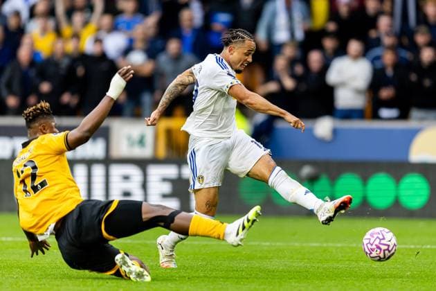 Wolverhampton Wanderers v Leeds United Premier League 20 09 2025. GOAL scores 3-1 Leeds United forward Noah Okafor (19) shoots at goal and scores during the Premier League match between Wolverhampton Wanderers and Leeds United at Molineux, Wolverhampton, England on 20 September 2025. Wolverhampton Molineux West Midlands England Editorial use only DataCo restrictions apply See www.football-dataco.com , Copyright: xManjitxNarotrax PSI-22857-0014