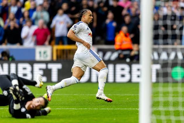 Wolverhampton Wanderers v Leeds United Premier League 20 09 2025. GOAL scores 3-1 Leeds United forward Noah Okafor (19) scores and celebrates during the Premier League match between Wolverhampton Wanderers and Leeds United at Molineux, Wolverhampton, England on 20 September 2025. Wolverhampton Molineux West Midlands England Editorial use only DataCo restrictions apply See www.football-dataco.com , Copyright: xManjitxNarotrax PSI-22857-0018