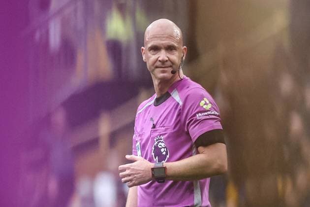 Premier League Wolverhampton Wanderers v Leeds United Referee Anthony Taylor during the Premier League match Wolverhampton Wanderers vs Leeds United at Molineux, Wolverhampton, United Kingdom, 20th September 2025 (Photo by Alfie Cosgrove News Images) Wolverhampton Molineux West Midlands United Kingdom Copyright: xAlfiexCosgrove NewsxImagesx