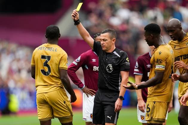 Premier League West Ham United v Crystal Palace Tyrick Mitchell of Crystal Palace is yellow carded during the Premier League match West Ham United vs Crystal Palace at London Stadium, London, United Kingdom, 20th September 2025 (Photo by Harvey Murphy News Images) Copyright: xHarveyxMurphy NewsxImagesx