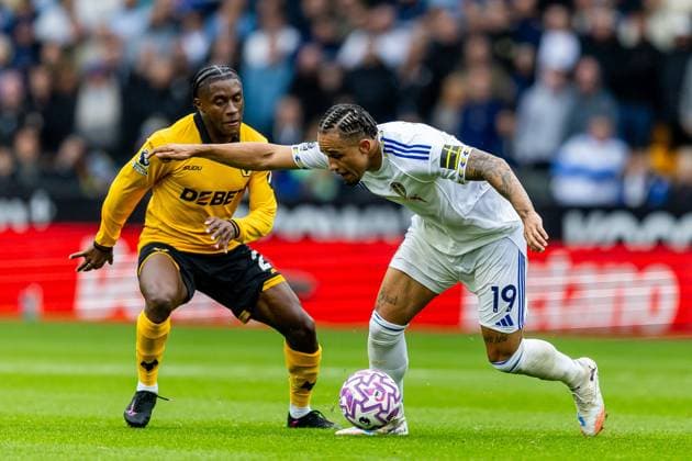 Wolverhampton Wanderers v Leeds United Premier League 20 09 2025. Leeds United forward Noah Okafor (19) battles for possession during the Premier League match between Wolverhampton Wanderers and Leeds United at Molineux, Wolverhampton, England on 20 September 2025. Wolverhampton Molineux West Midlands England Editorial use only DataCo restrictions apply See www.football-dataco.com , Copyright: xManjitxNarotrax PSI-22857-0032