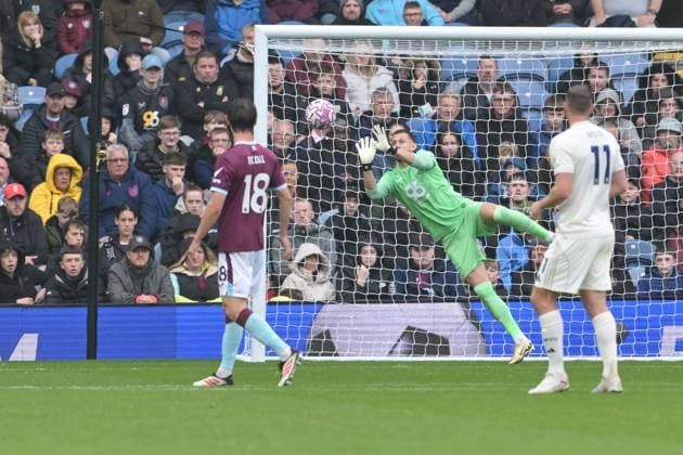 20th September 2025; Turf Moor, Burnley, Lancashire, England; Premier League Football, Burnley versus Nottingham Forest; Martin Dubravka of Burnley saves a shot on goal  LeexDurkin