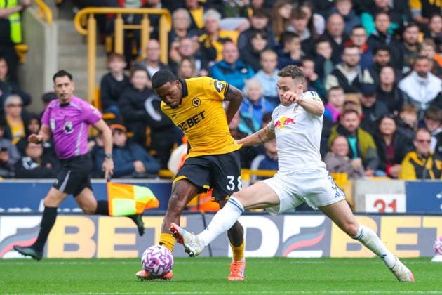 Wolverhampton Wanderers FC v Leeds United FC, Premier League Gabriel Gudmundsson Of Leeds United battles with Jackson Tchatchoua Of Wolverhampton Wanderers during the Wolverhampton Wanderers FC v Leeds United FC English Premier League match at Molineux Stadium, Wolverhampton, England, United Kingdom on 20 September 2025 Credit: Lee Keuneke Every Second Media Editorial use only. All images are copyright Every Second Media Limited. No images may be reproduced without prior permission. All rights reserved. Premier League and Football League images are subject to licensing agreements with Football DataCo Limited. see https: www.football-dataco.com Copyright: xIMAGO EveryxSecondxMediax ESM-1593-0055 LeexKeunekex xEveryxSecondxMediax