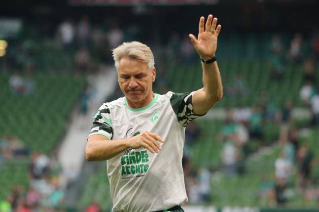 20.09.2025, xmohx, Fussball 1.Bundesliga, SV Werder Bremen - SC Freiburg v.l. Trainer Horst Steffen (SV Werder Bremen) Enttäuscht, traurig, frustriert (DFL DFB REGULATIONS PROHIBIT ANY USE OF PHOTOGRAPHS as IMAGE SEQUENCES and or QUASI-VIDEO) Bremen