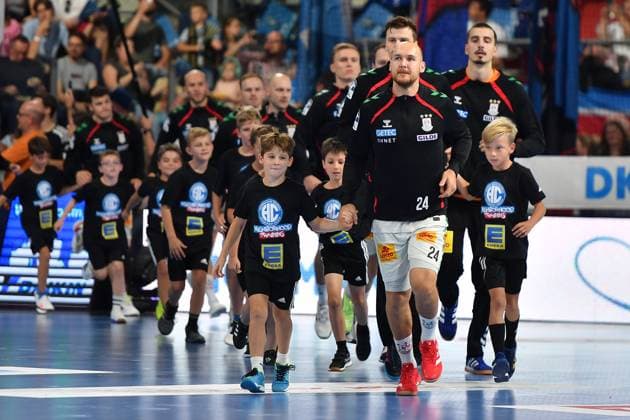 20.09.2025 - Handball - 1. Bundesliga DAIKIN HBL - Saison 2024 2025 - 5. Spieltag: HC Erlangen Metropolregion Nürnberg HCE - SC Magdeburg - OGo - xogox - Mannschaft Team vor Spielbeginn