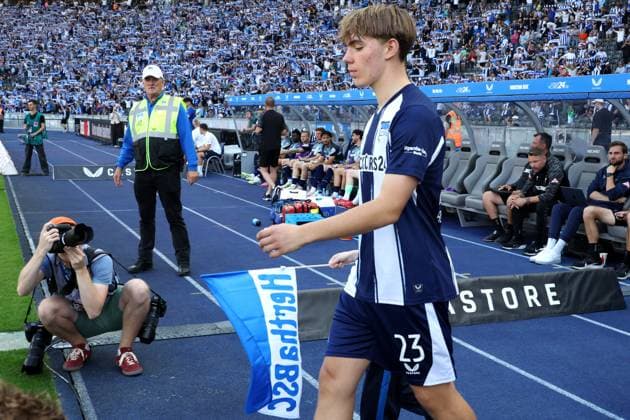 DEU, DFL, 2. FBL, Hertha BSC vs. Paderborn, 20.09.2025, Berliner Olympiastadion, Berlin, DEU, DFL, 2. FBL, Hertha BSC vs. Paderborn, im Bild Kennet Eichhorn (Hertha BSC Berlin 23) DFL - regulations prohibit any use of Photographs as image sequences and or quasi-video *** DEU, DFL, 2 FBL, Hertha BSC vs Paderborn, 20 09 2025, Berliner Olympiastadion, Berlin, DEU, DFL, 2 FBL, Hertha BSC vs Paderborn, im Bild Kennet Eichhorn Hertha BSC Berlin 23 DFL regulations prohibit any use of Photographs as image sequences and or quasi video nordphotoxGmbHx xEngler nph00076