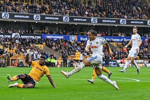 20th September 2025; Molineux Stadium, Wolverhampton, West Midlands, England; Premier League Football, Wolverhampton Wanderers versus Leeds United; Noah Okafor of Leeds United scores in the 45th minute for 1-3  GodfreyxPitt